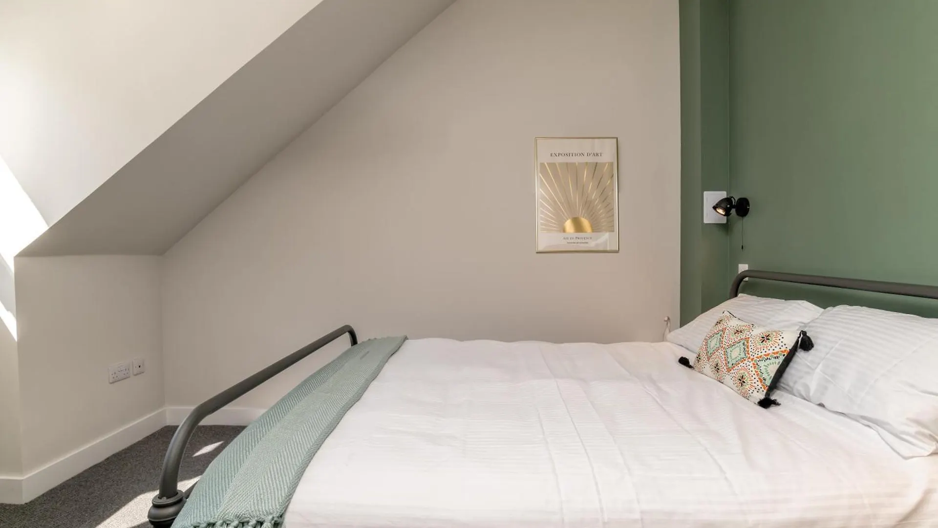 Remodelled Luxury 3 Bed Apartment Aberdeen