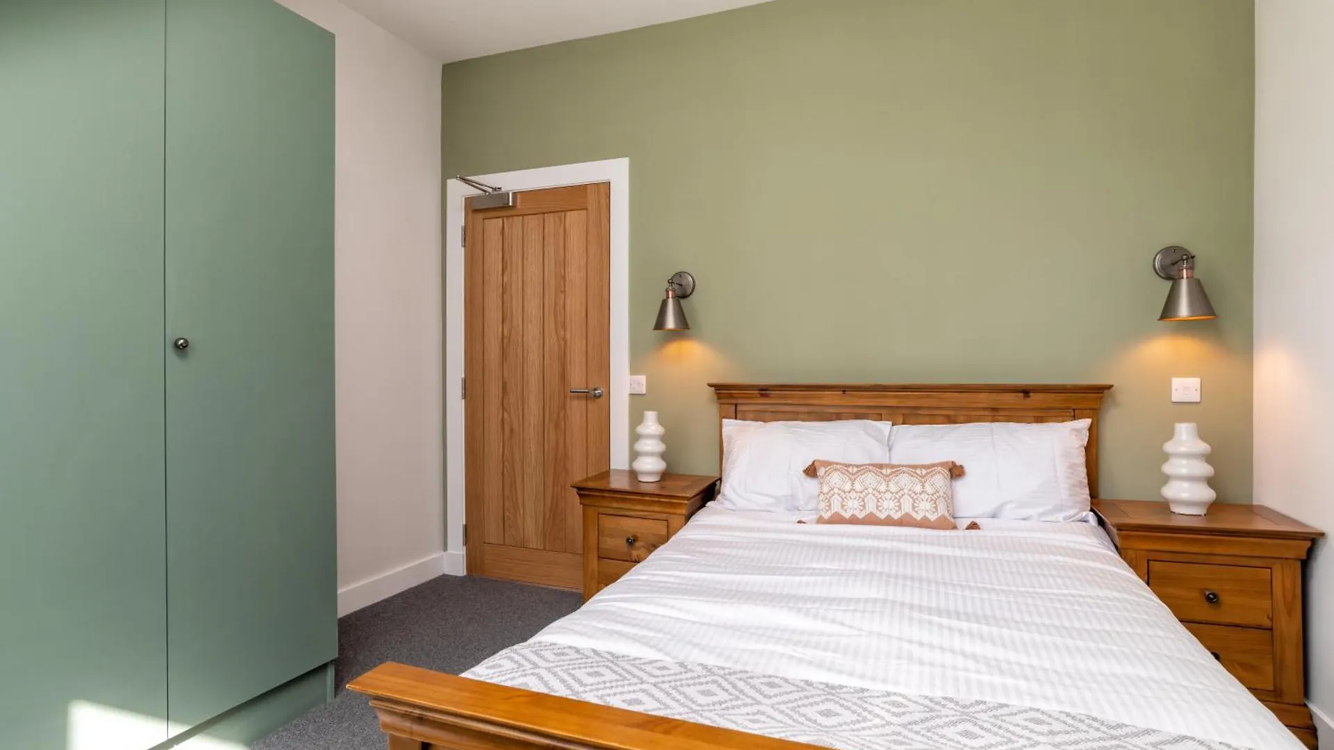 Remodelled Luxury 3 Bed Apartment Aberdeen