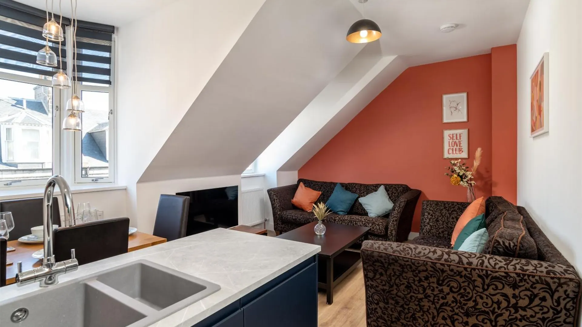 Contacts de Remodelled Luxury 3 Bed Apartment